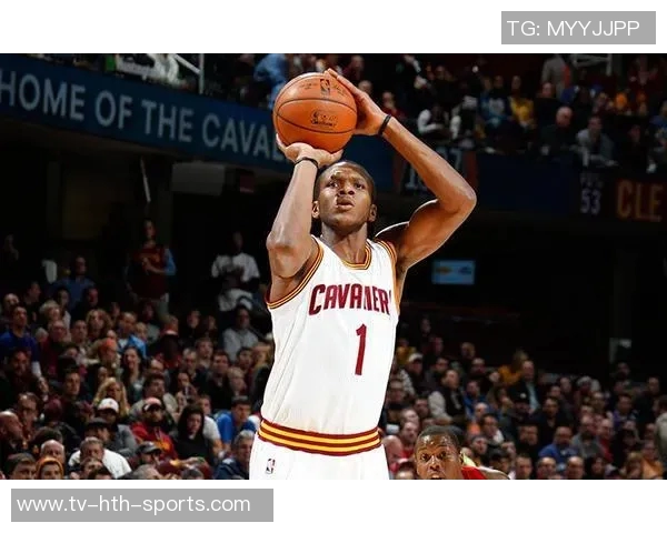 警察拦停步行者卡姆琼斯未停车逃逸引发追逐最终被捕 警察拦停步行者卡姆琼斯未停车逃逸引发追逐最终被捕