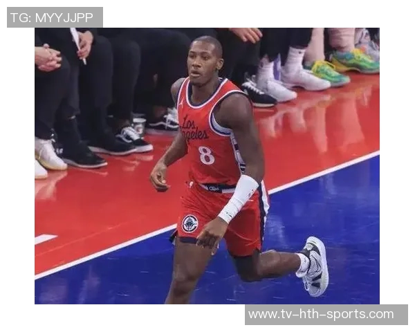 快船邓恩称赞保罗职业素养观察其比赛对自己成长助益良多 快船邓恩称赞保罗职业素养观察其比赛对自己成长助益良多