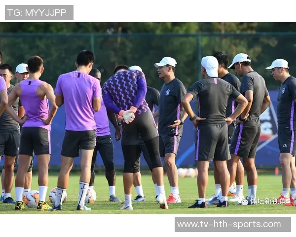 果阿队主场球员通道灯牌损坏严重引发球迷热议 果阿队主场球员通道灯牌损坏严重引发球迷热议